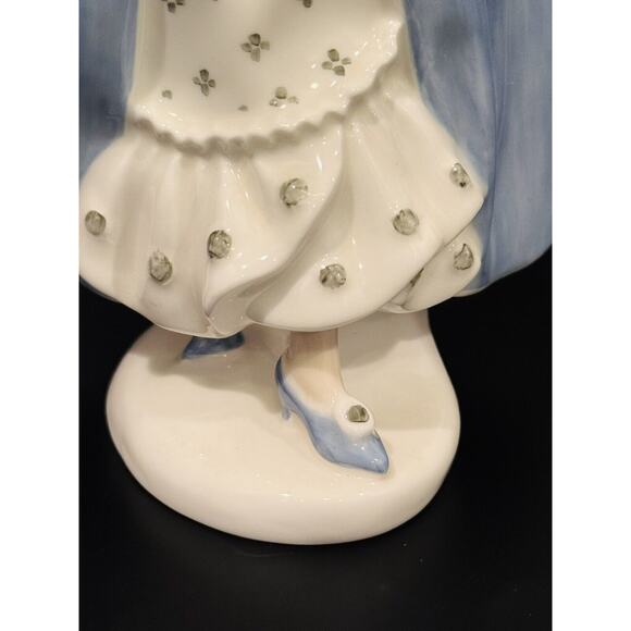 Royal Doulton “Masquerade” HN2251 Bone China Figurine - Picture 3 of 7